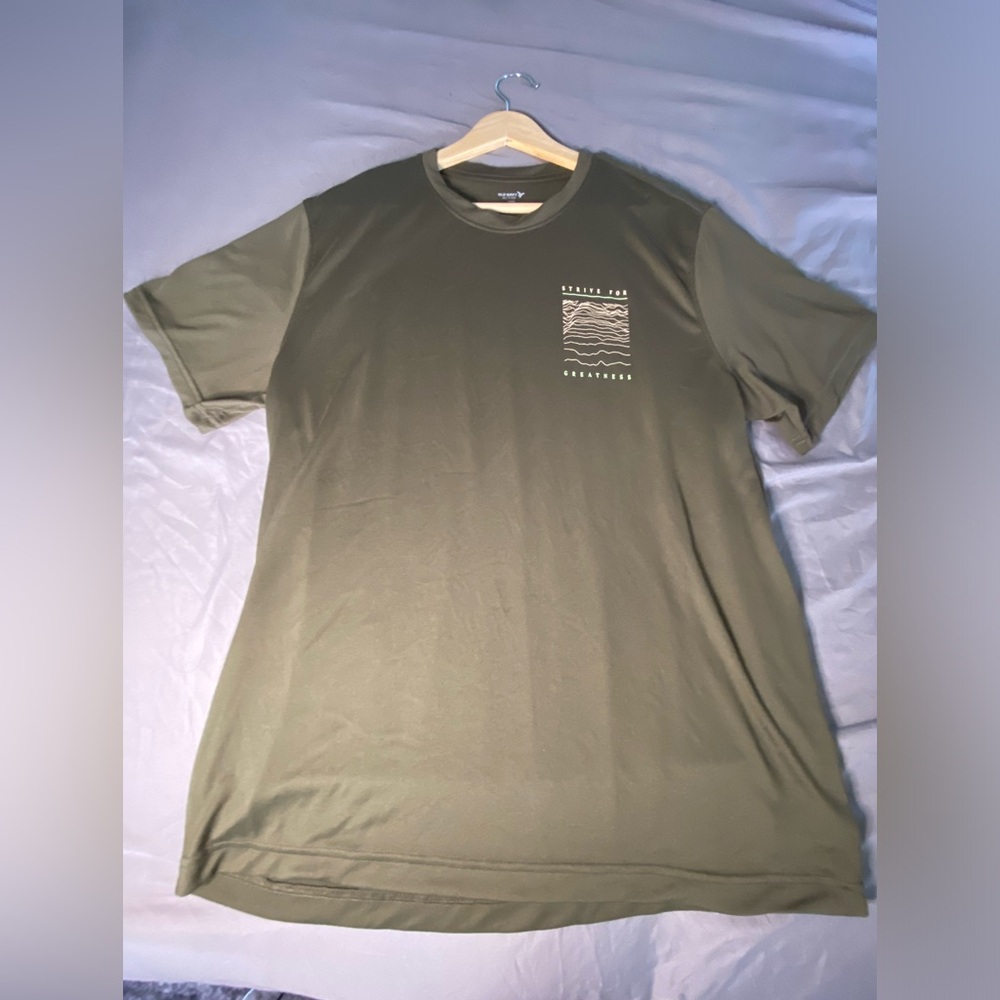 old navy “strive for greatness” t-shirt